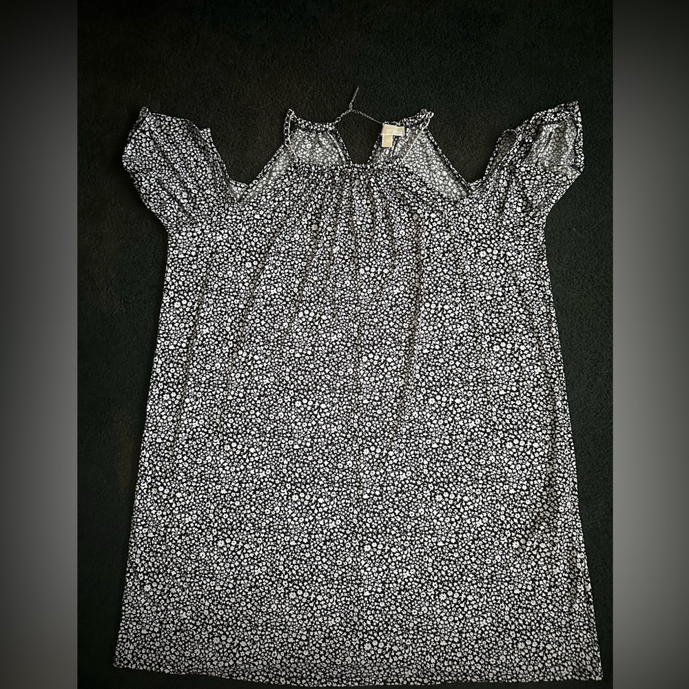 Michael Kors plus size dress. Cut out shoulders with chains
